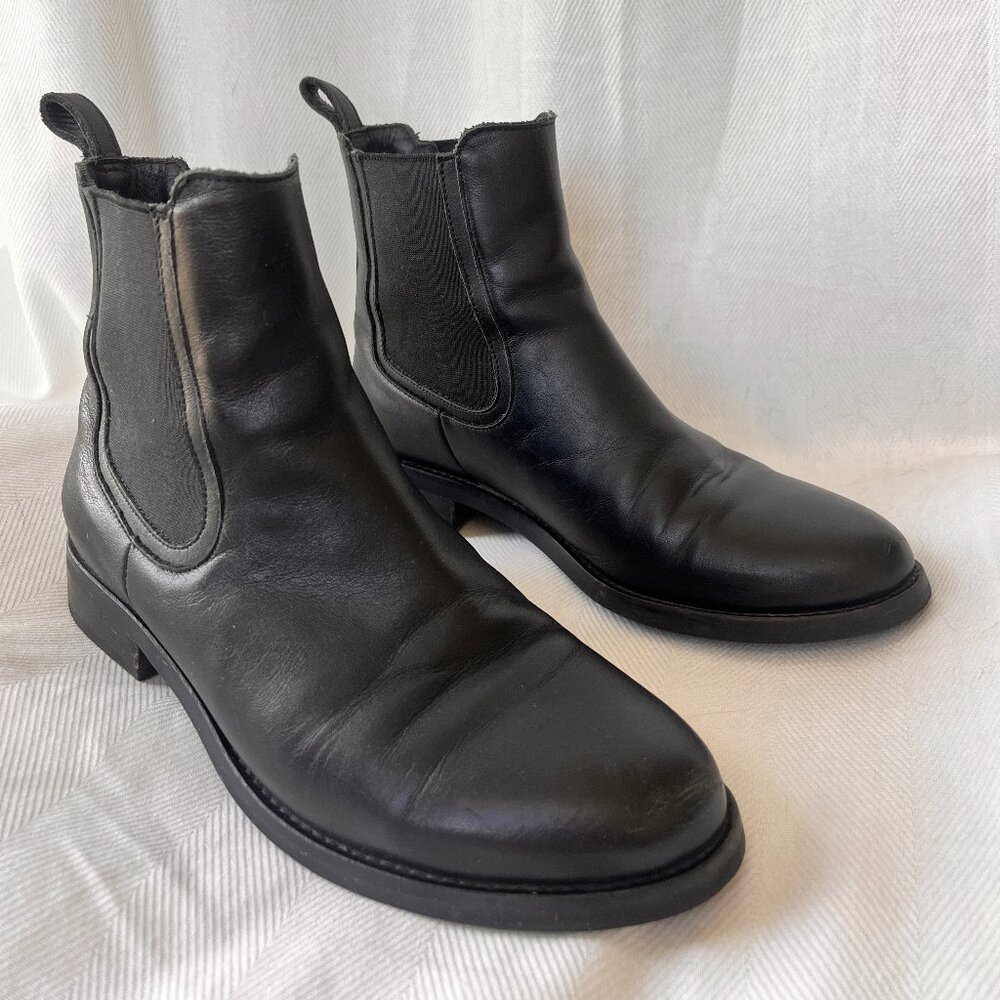 Duchess Thursday Boots Size 6.5 US